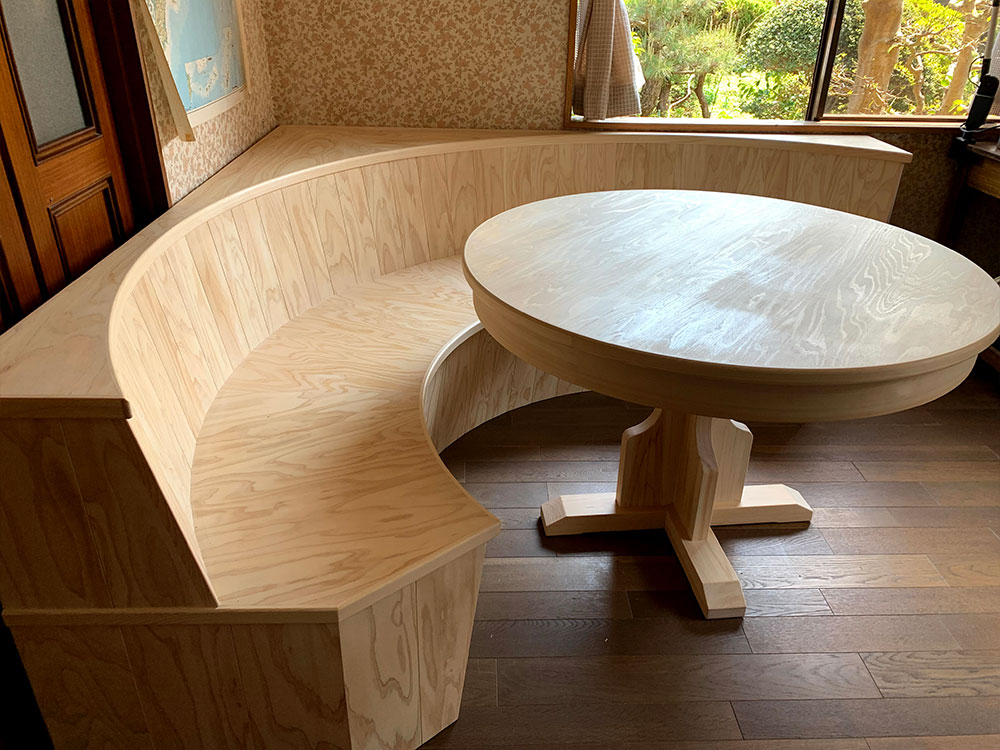 ZA002362　居宅T邸　テーブル・ベンチ　デザイン・造作：山ノ木